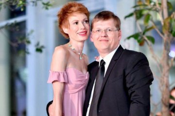 Невесту Розенко заметили в горячих объятиях молодого режиссера: "Вы шикарные"