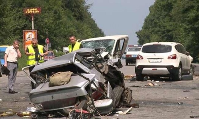 Кривава аварія на Вінниччині: 10 постраждалих