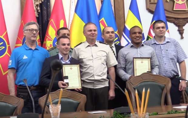 Украинские спортсмены Верняев и Беленюк получили воинские звания