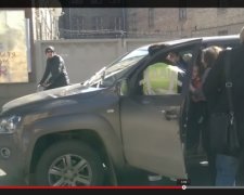 В Рівному на очах 5-річної дитини «даішники» лупцювали батька-водія (відео)