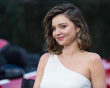 Екс-ангел Victoria's Secret похвалилась розкішною весільною сукнею