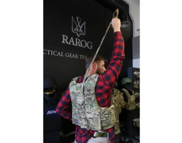 Дитяча броня, кераміка та рідкий азот: повний цикл створення українського бронежилета – від поліетилену до фронтових тестів