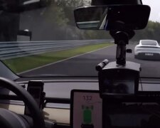 Tesla Model 3 Chase a Porsche Taycan, скріншот