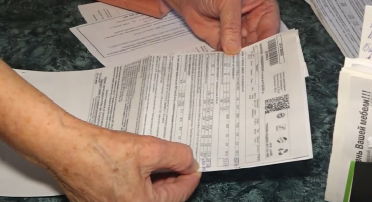 Платіжки за комуналку. Фото: скрін youtube