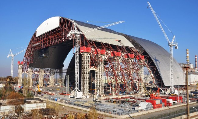 На Чернобыльской АЭС неспокойно: туристы впервые увидят зловещий "саркофаг" изнутри