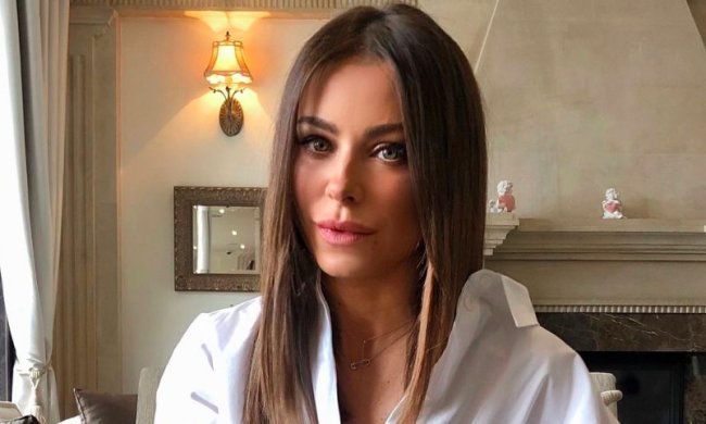 Грудь Лорак выскочила из платья посреди фотосессии: "Дороги ваши ощущения"