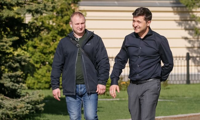 Зеленський "посадив на олівець" двох вінничан: "За особливі заслуги..."