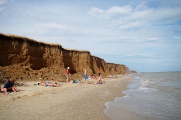 Біла шкіра в трупних плямах: українка знайшла "живу" ляльку, фото не для слабкодухих