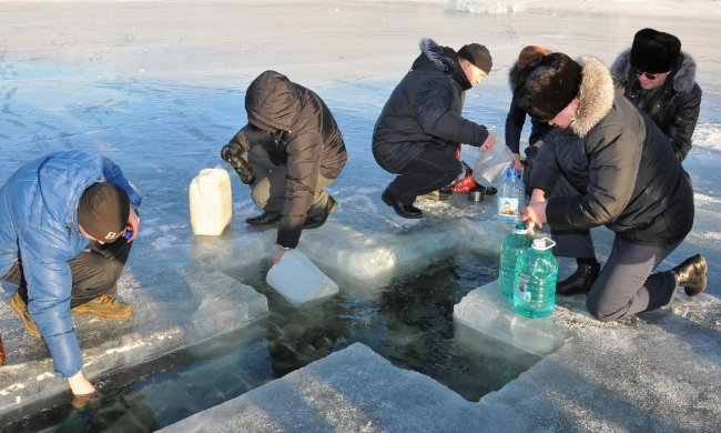 Целебные свойства Крещенской воды: когда набирать и как хранить