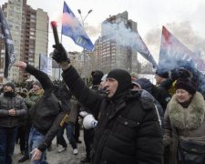 Активісти повісили "Путіна"