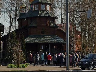 Церква, черги - фото з Фейсбук