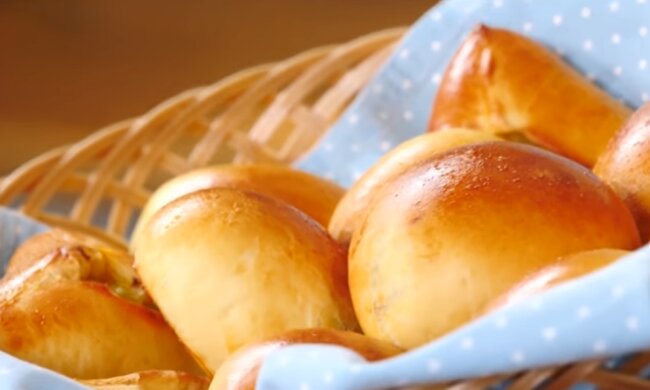 Пиріжки з дріжджового тіста, скріншот: YouTube