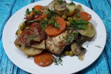 Запечена птиця з овочами