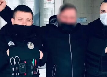 Патрульні допомогли чоловікові, кадр з відео: Facebook Патрульна поліція Києва