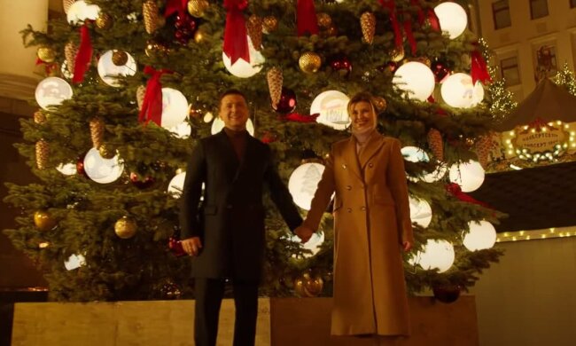 "Показуха, как при совке": Зеленских "растоптали" за праздник возле Офиса Президента