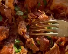 Ніжне томлене пряне м'ясо, кадр з відео