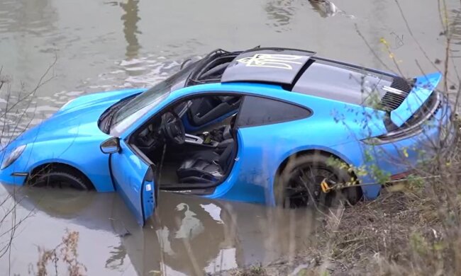 Porsche 911 Carrera 4 GTS 2022. Фото ТопЖир