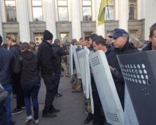 Депутат жестоко избил активиста перед камерами