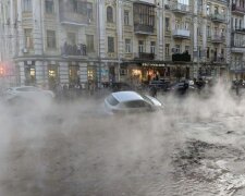 Посреди улицы разверзся ад: почему дороги Киева уходят под землю второй год подряд