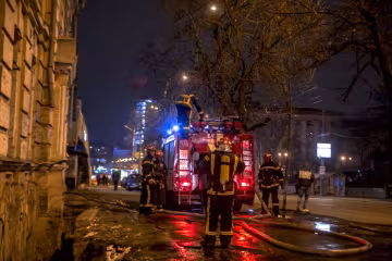 Під Києвом злетіла в повітря заправка: перші кадри і подробиці з вогню