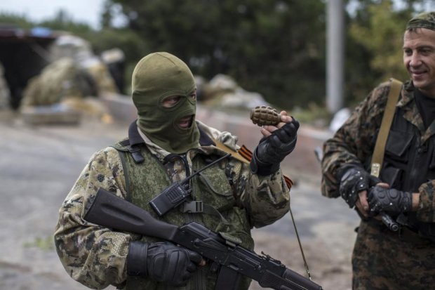 Путінські нелюди накрили мінами мирне село на Донбасі