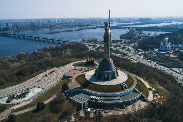 Аномалия в центре Киева повергла жителей в ужас