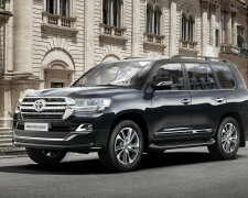 автомобиль Toyota Land Cruiser 200, фото из свободных источников