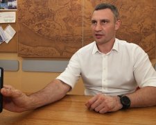 Махінації команди Кличка зі скляним мостом дійшли до суду: брудну документацію перевірить ДБР 