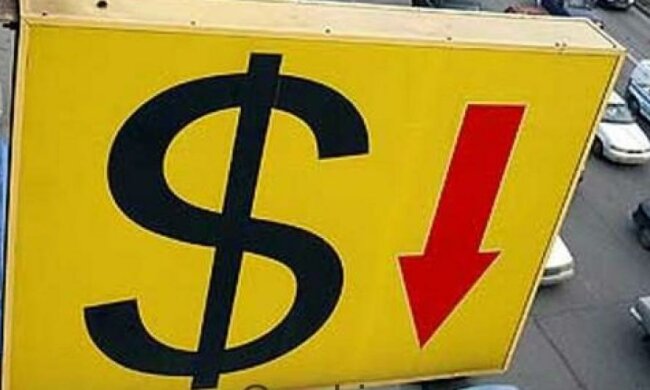 В обменниках доллар продают за 22,9 гривен