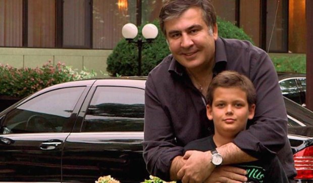 Саакашвили встретился с детьми, которые пострадали от стихии в Тбилиси 