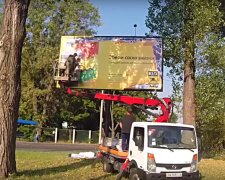 демонтаж білбордів, скріншот з відео