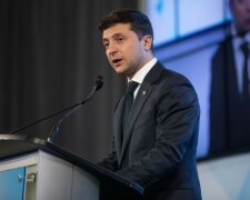 Головне за ніч: закон Зеленського про недоторканність, план на День Незалежності України та зміни у комуналці восени