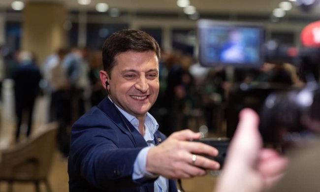 Янукович поздравил Зеленского с победой: слуга народа отреагировал молниеносно