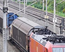 Удар струмом на даху потяга: дізнайтеся, як допомогти дівчинці