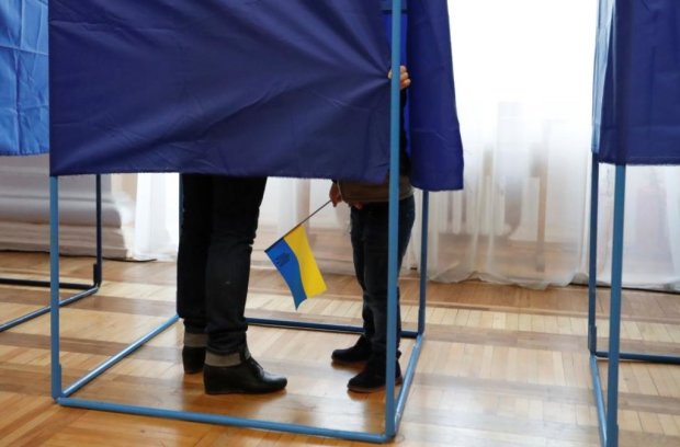 Головне за ніч: старт парламентських виборів, кредитний терор та перемога України на ЧС