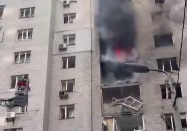 В Киеве дрон попал в жилой дом на Печерске: погиб 14-летний мальчик, 9 раненых