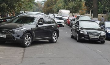 Будущие прокуроры Одесской области не постеснялись своих автомобилей (фото)