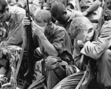 Украинский флаг нашли на фото времен вьетнамской войны