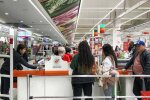 Українці впарили в супермаркеті "квітучий" торт: таке росте у вас у ванній