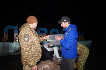 Волонтери БФ «Надія», Валерій Дубіль й Олексій Омельяненко передали РЕБи захисникам на Донбас