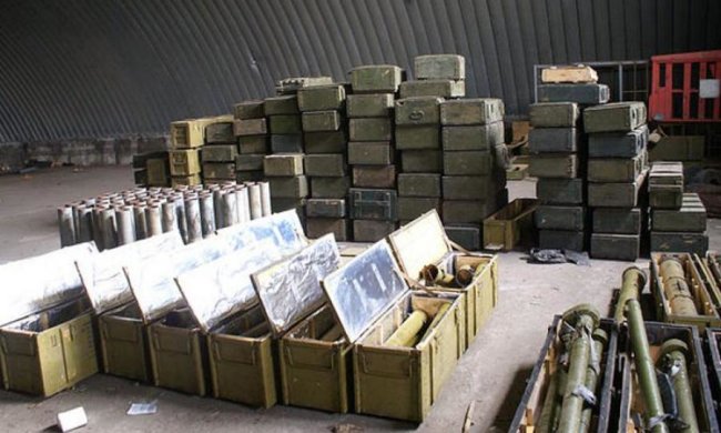 Копы "накрыли" огромный арсенал оружия под Запорожьем