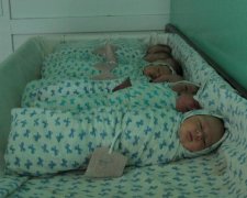 Дети - наше будущее? Сеть шокировало отношение медиков к младенцам