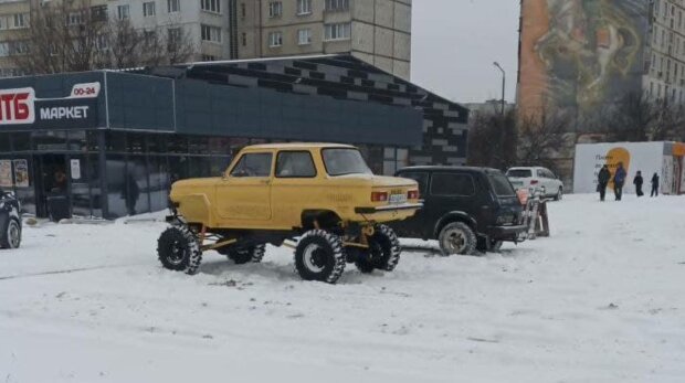 Харків'янин перевзув старенький "Запорожець" до снігопадів: машина-звір, не застрягне і в Антарктиді