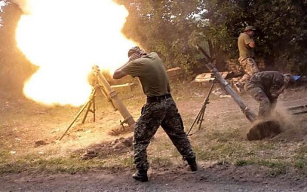 Боевики поливали украинских защитников минометным огнем