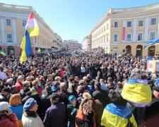 Активісти з усієї України під стінами Одеської прокуратури вимагали відставки Олега Жученка і розслідування діяльності Володимира Галантерника