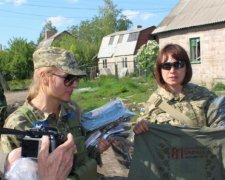 Жінки з Міноборони передали бійцям АТО вишиванки