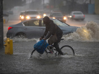 Мощный ливень, фото: Getty Images