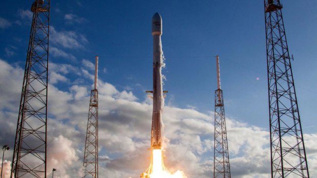 SpaceX вывела на орбиту сразу 64 спутника, это абсолютный рекорд в истории человечества