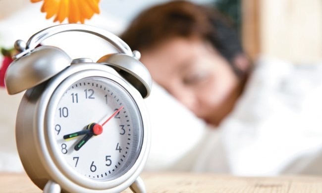 Спать на час меньше: украинцам напомнили о переходе на летнее время