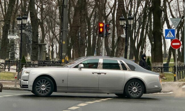 Rolls-Royce Phantom, фото: сторінка carsmirage в Instagram